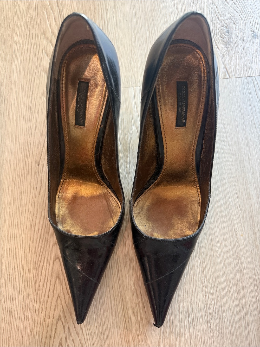 Dolce & Gabbana Black Pointed-Toe Leather Pumps with Gold Insole